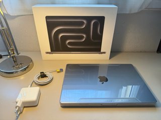 MacBook Pro 14” M3 8-Core CPU 16GB RAM 1TB SSD