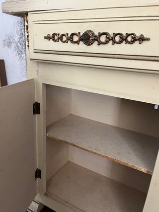 Aparador vintage classico beige e dorato
