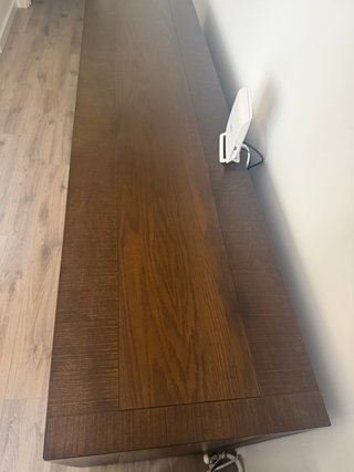 Aparador de madera oscura