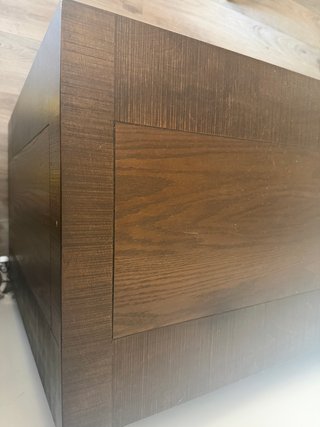Aparador de madera oscura