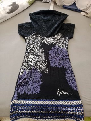 Lote de camisetas, tops y vestidos, hay 10 prendas