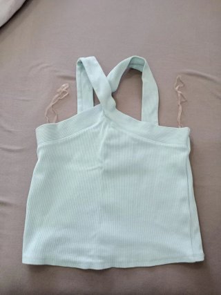 Lote de camisetas, tops y vestidos, hay 10 prendas