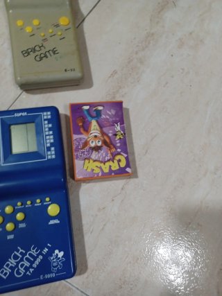 Lote de videojuegos y consolas portátiles