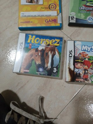 Lote de videojuegos y consolas portátiles