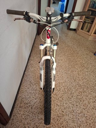 Bicicleta Montaña Specialized Blanca/Roja