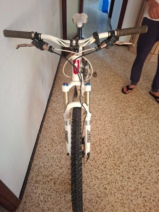 Bicicleta Montaña Specialized Blanca/Roja