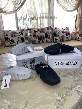 Nike Mind Zuecos Unisex Negro y Gris
