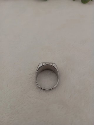 Anillo de hombre plateado