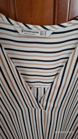 Blusa Stradivarius blanca con rayas. Talla M