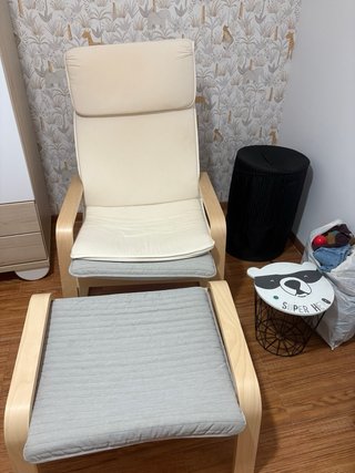 Sillón relax beige y gris con reposapiés