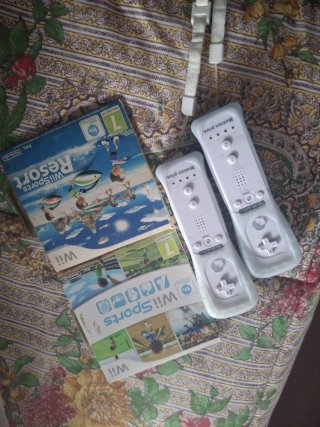 Nintendo Wii + 2 mandos + 2 juegos