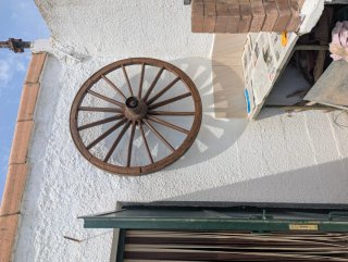 Rueda de carro antigua de madera
