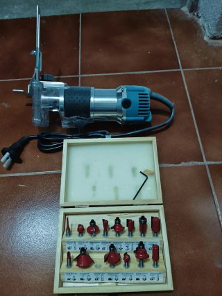 Fresadora y brocas para madera