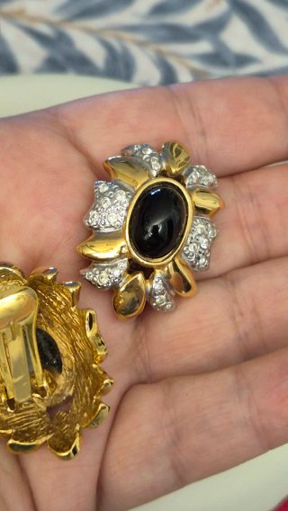Pendientes vintage  con piedras negras y dorado