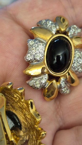 Pendientes vintage  con piedras negras y dorado
