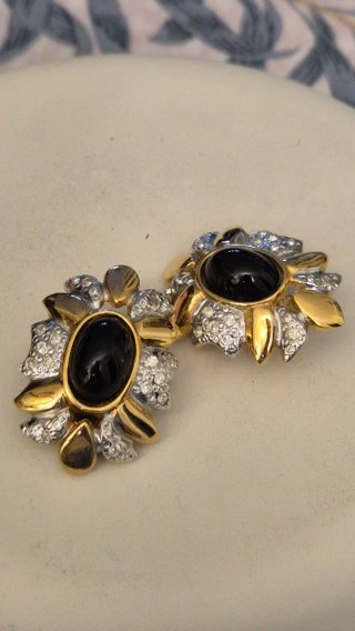 Pendientes vintage  con piedras negras y dorado