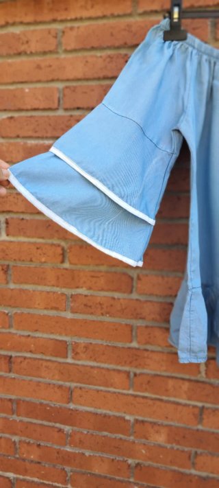 Camisa de volantes azul