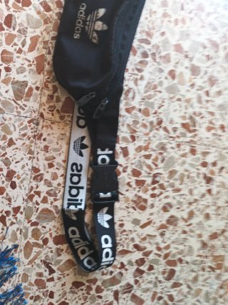 Riñonera Adidas Negra