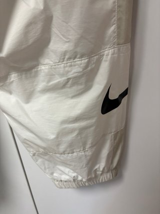 Pantalón Nike Beige y Blanco