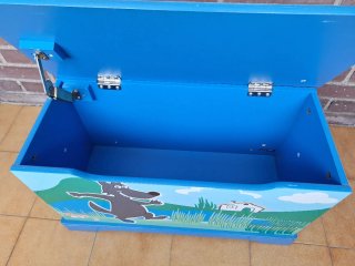 Baúl infantil de madera con dibujo