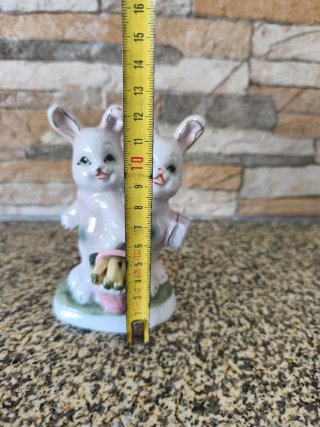 Figura cerámica vintage conejos cesta