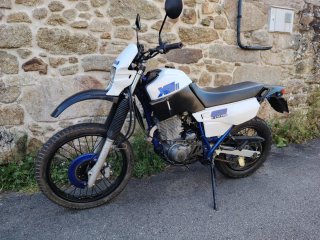 Yamaha XT600E Enduro Azul y Blanco