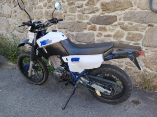 Yamaha XT600E Enduro Azul y Blanco