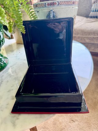 Caja lacada negra brillante origen Birmania .