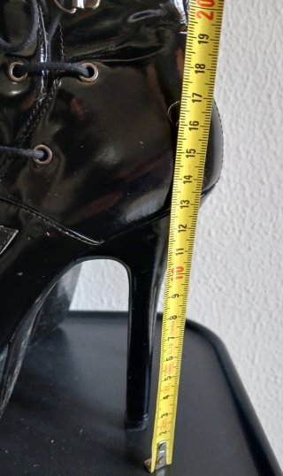 Botines Bronx charol negro plataforma