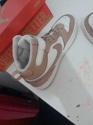 Zapatillas Nike altas color beige y blanco
