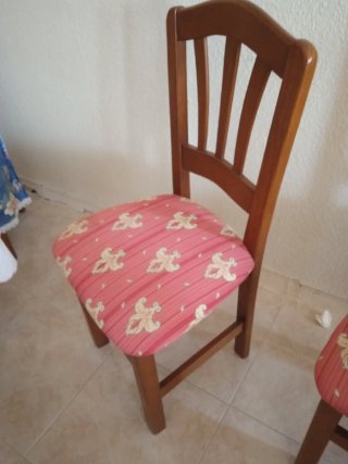 Sillas de madera maciza con tapizado