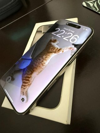 iPhone 16 Pro + Samsung Z Flip 7