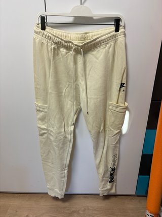 Conjunto chándal Nike beige y negro