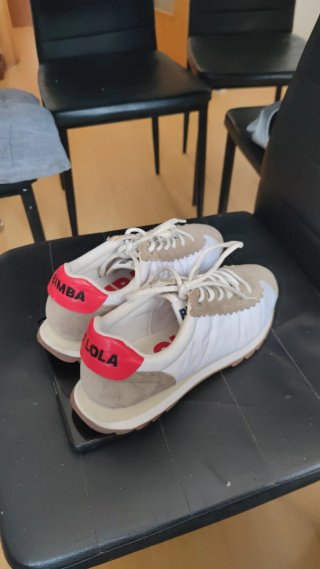 Zapatillas Bimba y Lola Talla 38 Beige/Blanco