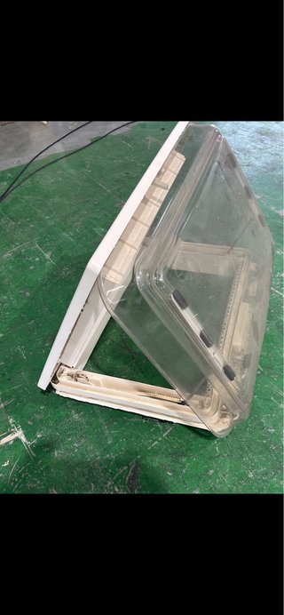 Claraboya Dometic 70x50