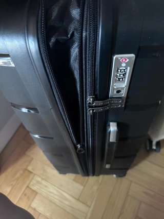Maleta negra con ruedas