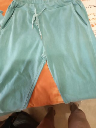 Conjunto deportivo pantalón y camiseta