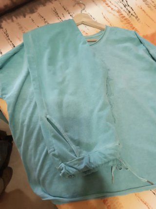 Conjunto deportivo pantalón y camiseta