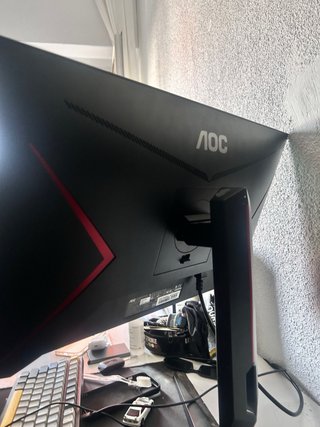 Monitor AOC 240 Hz con altoparlanti