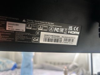 Monitor AOC 240 Hz con altoparlanti