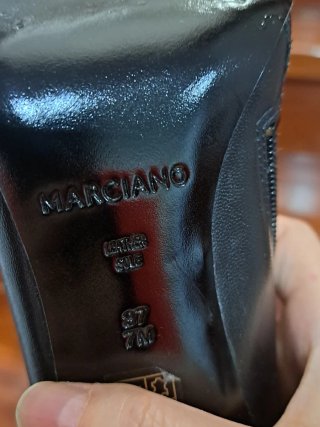 Botines Marciano Tacón 11cm Negros Dorados