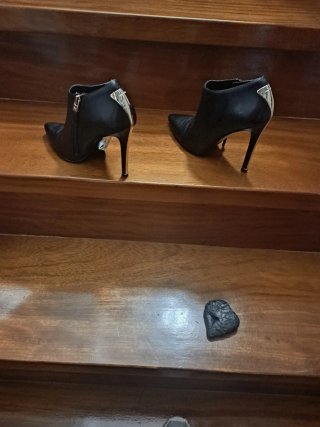 Botines Marciano Tacón 11cm Negros Dorados