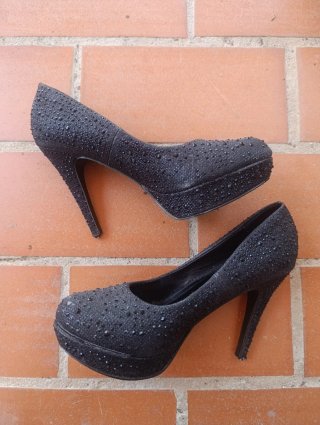 Zapatos de tacón negros con brillantes