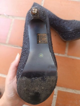 Zapatos de tacón negros con brillantes