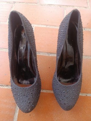 Zapatos de tacón negros con brillantes