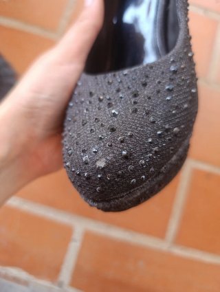 Zapatos de tacón negros con brillantes