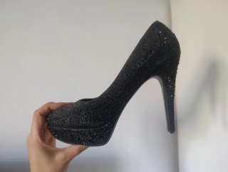 Zapatos de tacón negros con brillantes