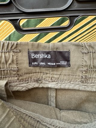 Pantalón Cargo Bershka Talla L Verde Militar