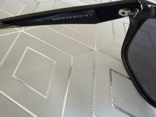 Gafas de sol Guess mujer negras.Cuanto me ofreces?