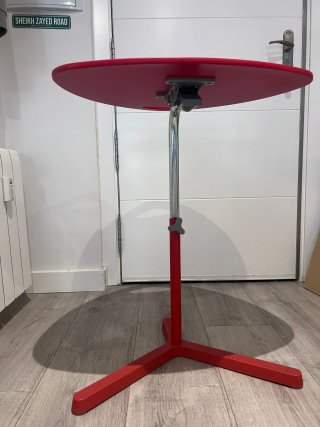 Mesa auxiliar IKEA SVARTASEN Roja